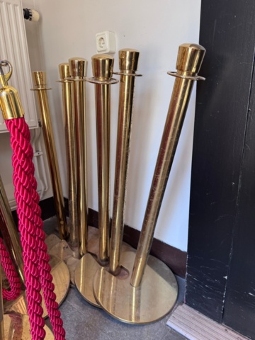 1355122-4 Avspärrningsstolpar med rep - ca 14st