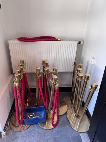 1355122-2 Avspärrningsstolpar med rep - ca 14st