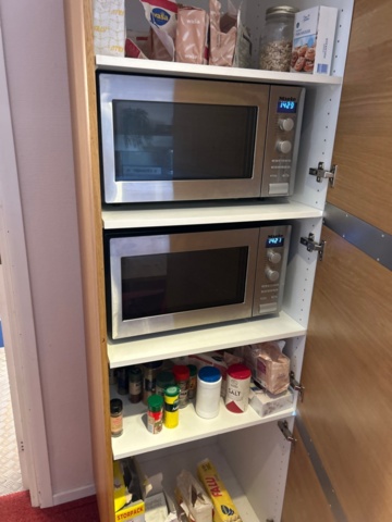 1356647-2 Everything is solved in the kitchen cabinet