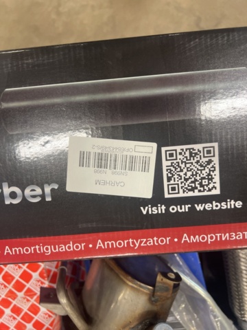 1325774-6 Spare parts warehouse with car parts