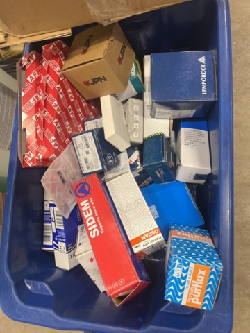 1325774-19 Spare parts warehouse with car parts