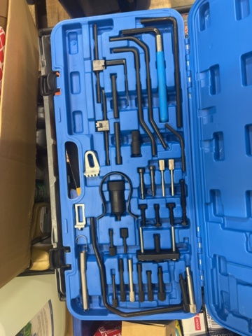 1325774-25 Spare parts warehouse with car parts