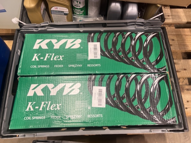 1325774-27 Spare parts warehouse with car parts