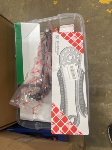 1325774-29 Spare parts warehouse with car parts