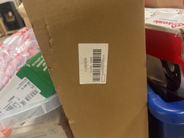 1325774-34 Spare parts warehouse with car parts