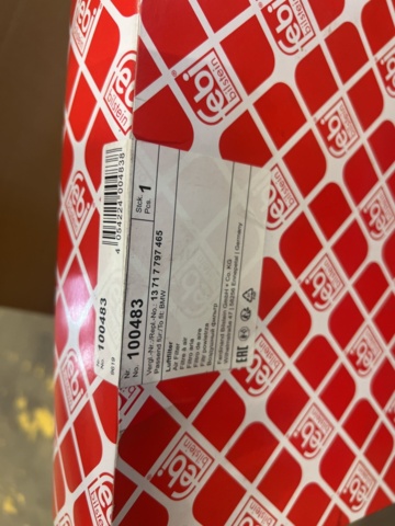 1325774-36 Spare parts warehouse with car parts