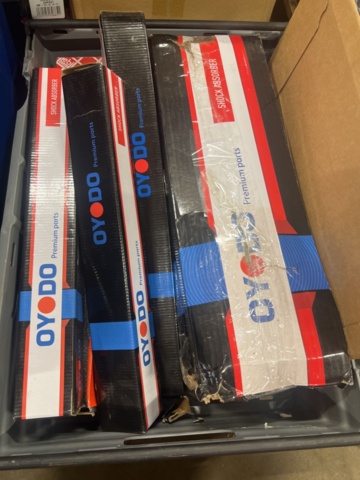 1325774-39 Spare parts warehouse with car parts