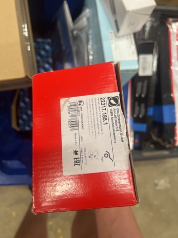 1325774-43 Spare parts warehouse with car parts