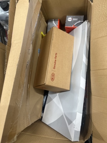 1325774-44 Spare parts warehouse with car parts