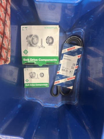 1325774-51 Spare parts warehouse with car parts