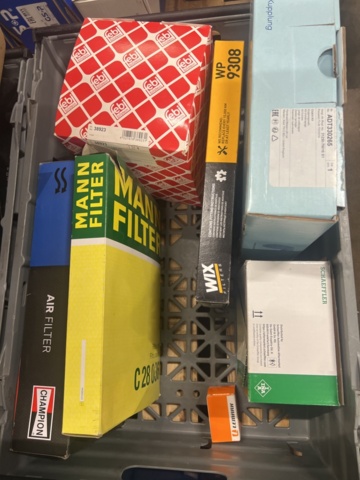 1325774-53 Spare parts warehouse with car parts