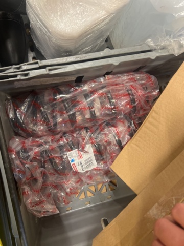 1325774-59 Spare parts warehouse with car parts