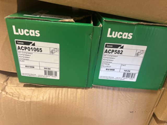 1325774-63 Spare parts warehouse with car parts