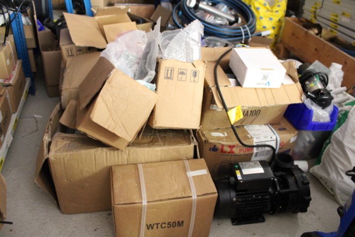 1368373-9 5 st hyllsektioner med reservdelar för spabad