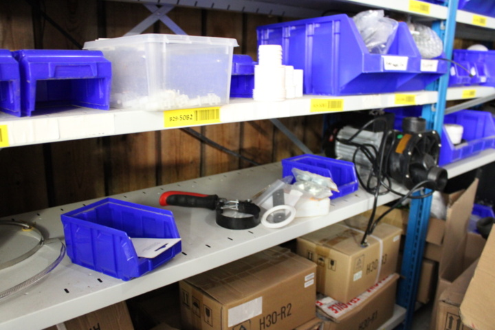 1368373-14 5 st hyllsektioner med reservdelar för spabad