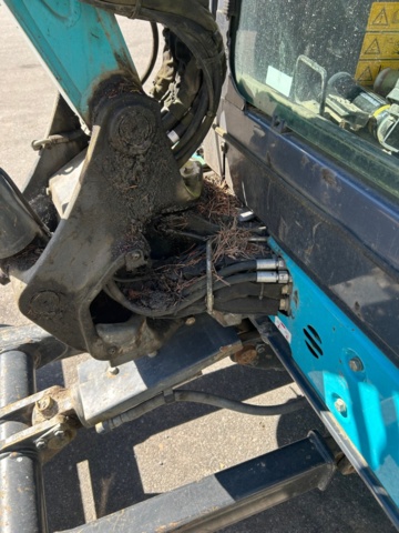 1387879-25 Minibandgrävare - Airman AX38U-5 -2012