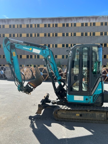 1387879-3 Minibandgrävare - Airman AX38U-5 -2012