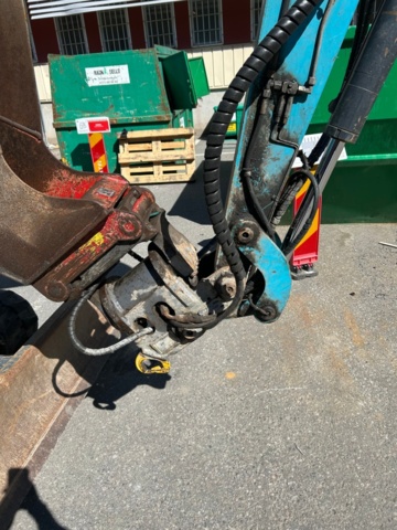 1387879-27 Minibandgrävare - Airman AX38U-5 -2012