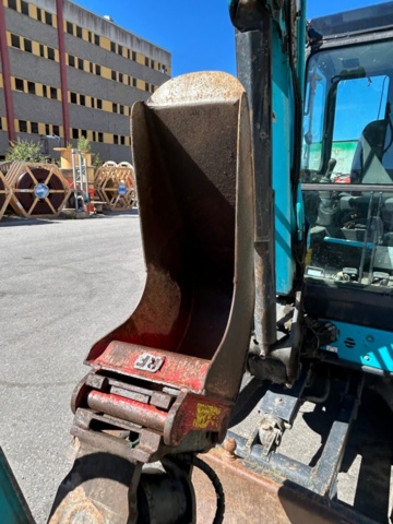 1387879-24 Minibandgrävare - Airman AX38U-5 -2012