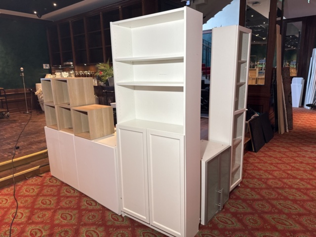 1355192-2 Samling med köksskåp i blandade modeller