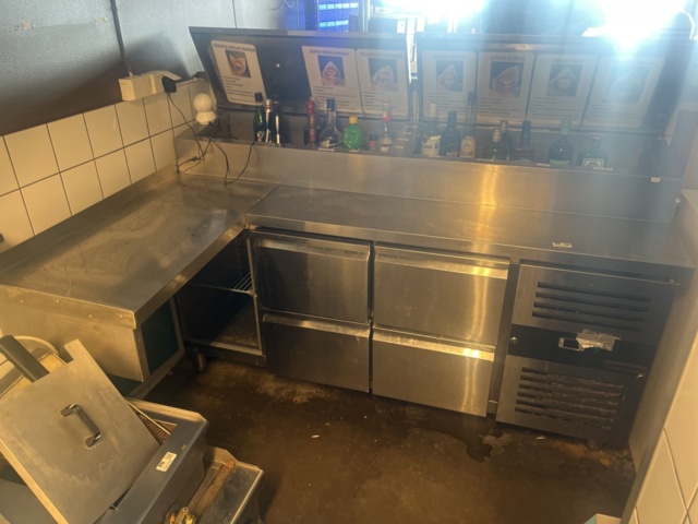 1325782-1 Refrigerated counter with cooling trough