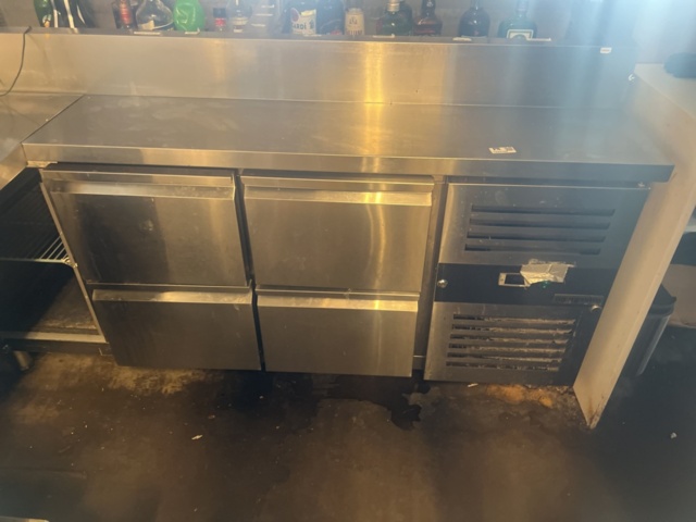 1325782-3 Refrigerated counter with cooling trough