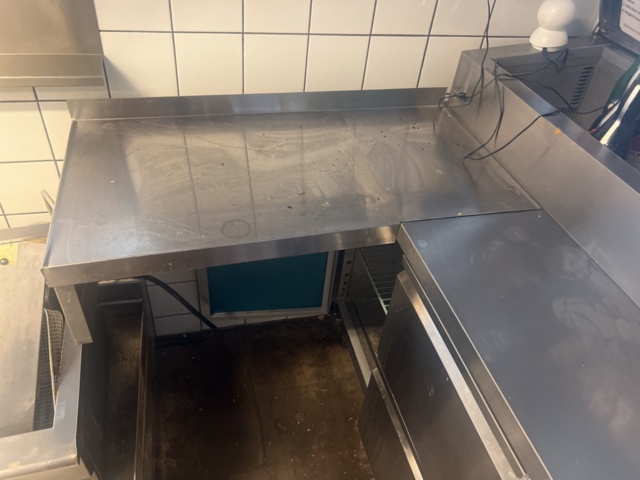 1325782-4 Refrigerated counter with cooling trough