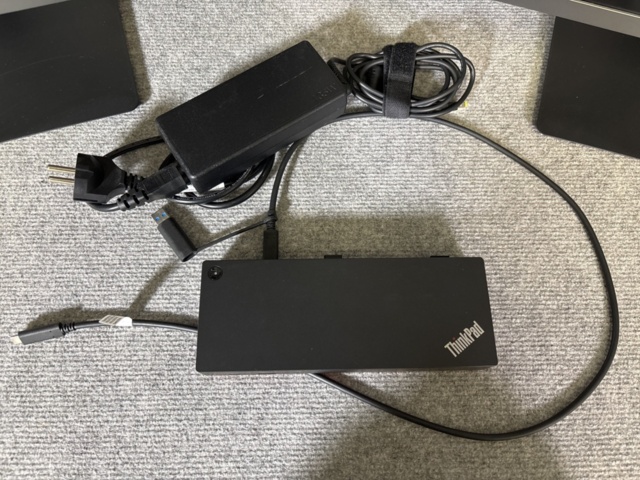 1386814-9 IPS monitors 27" x2 units - Samsung - incl. docking station