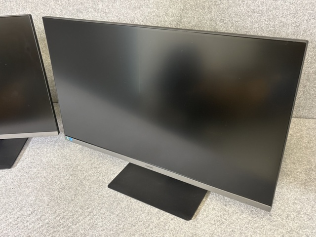 1386814-4 IPS monitors 27" x2 units - Samsung - incl. docking station