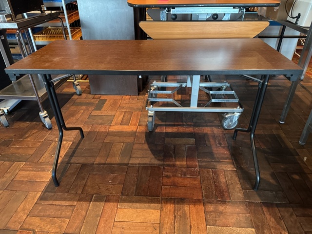 1355208-3 Konferensbord ca 18 st