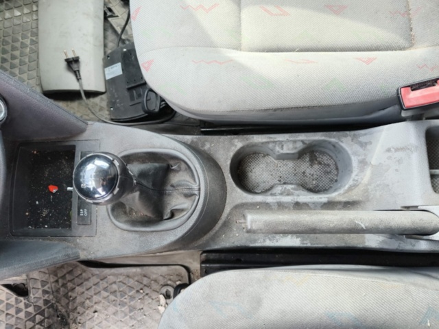 1331705-65 Volkswagen Caddy 1.9 TDI -2009 Repair item