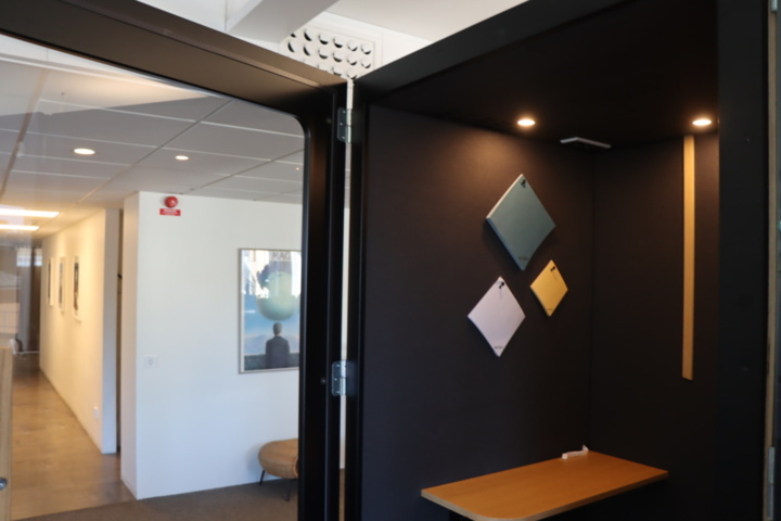 1174494-4 Telephone booth Mutebox One