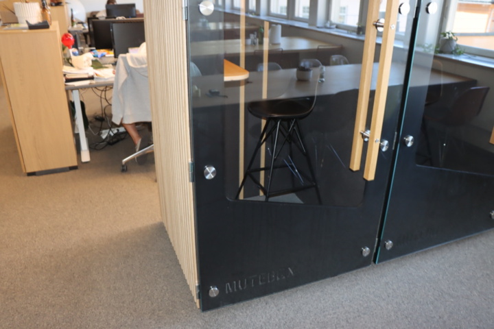 1174494-8 Telephone booth Mutebox One