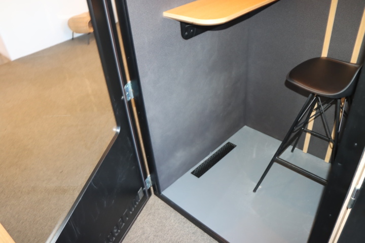 1174494-9 Telephone booth Mutebox One