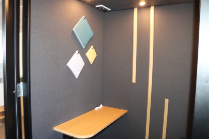 1174494-10 Telephone booth Mutebox One