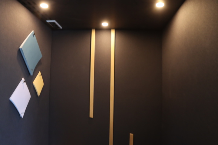 1174494-11 Telephone booth Mutebox One