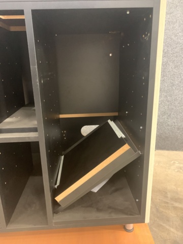 1389492-8 Benchtop cabinet