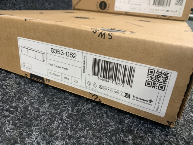 1388160-5 Lowboard Tenzo Genua 3 dörrar, dark taupe matte