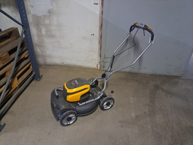 1372103-1 Lawnmower STIGA Multiclip Pro 50 S AE