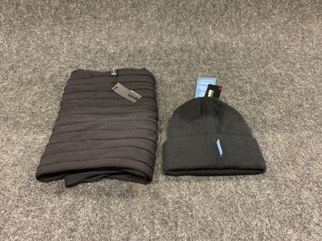 1387568-1 Hat & scarf
