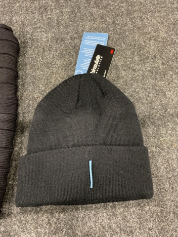 1387568-2 Hat & scarf