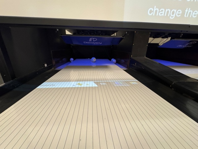 1199514-20 Showroom bowling alleys