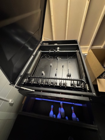 1199514-22 Showroom bowling alleys