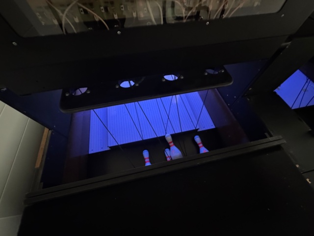 1199514-24 Showroom bowling alleys