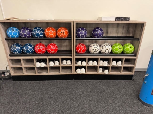 1199514-32 Showroom bowling alleys