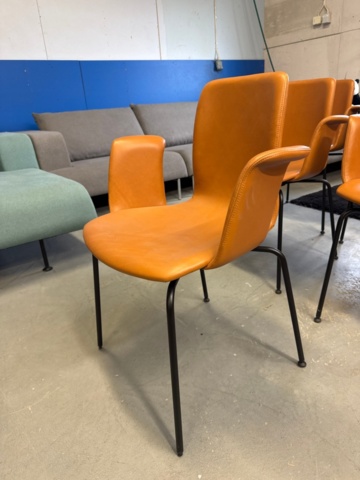 1390078-2 Slim stol med armstöd, cognacsfärgat europeiskt läder, 4 st