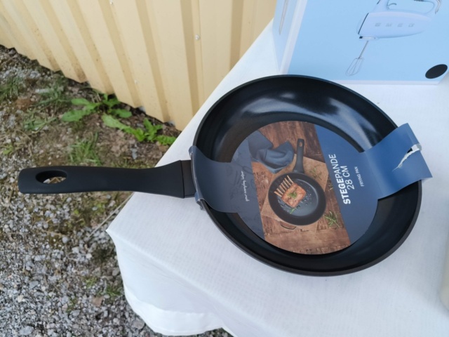 1331732-7 Mixer, frying pan, electric whisk, cutting board and more