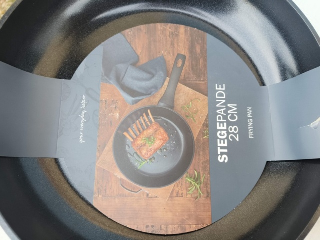 1331732-8 Mixer, frying pan, electric whisk, cutting board and more