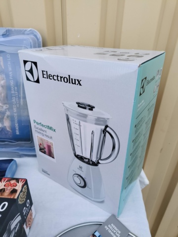 1331732-11 Mixer, frying pan, electric whisk, cutting board and more