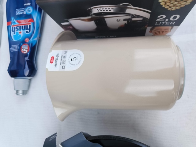 1331732-18 Mixer, frying pan, electric whisk, cutting board and more